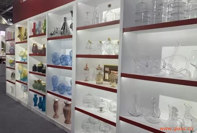 國內外玻璃器皿行業專家、企業齊聚祁縣 國內外玻璃器皿行業專家、企業齊聚祁縣