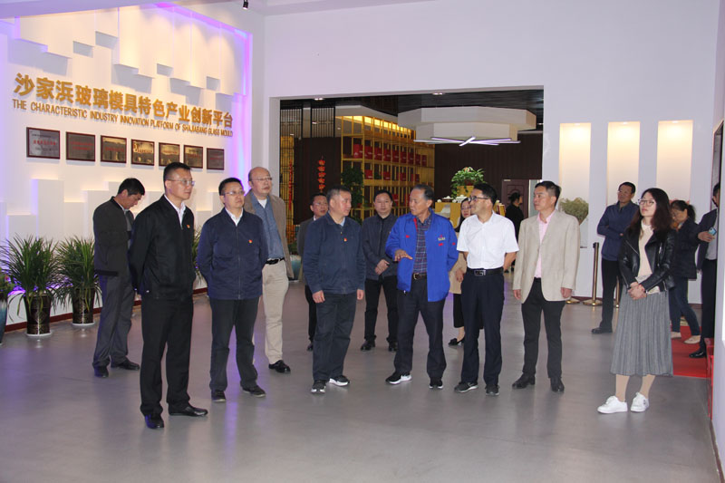 國內外玻璃器皿行業專家、企業齊聚祁縣